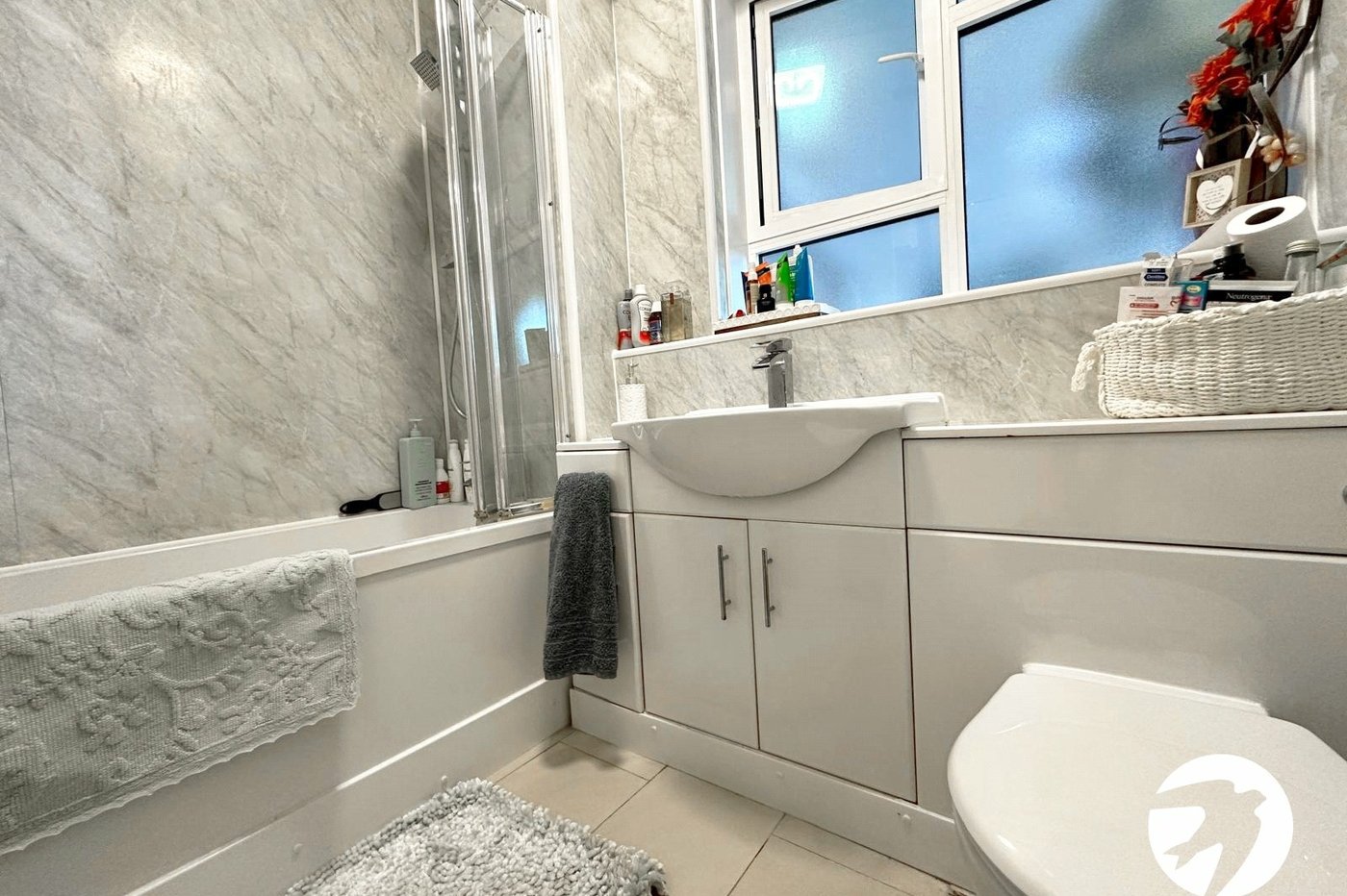 2 bedroom property for sale in London | Robinson Jackson