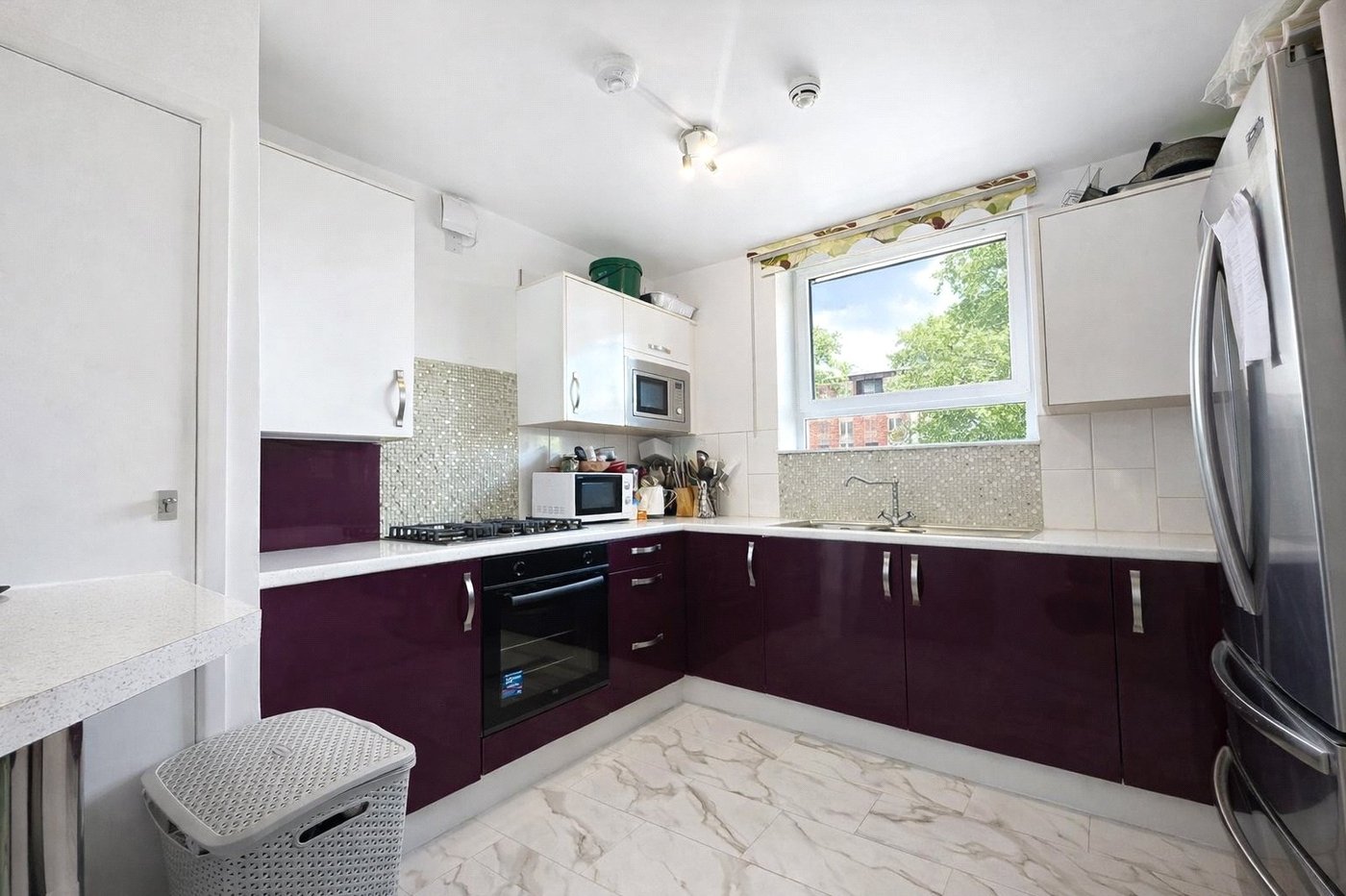 2 bedroom property to rent in London | Robinson Jackson