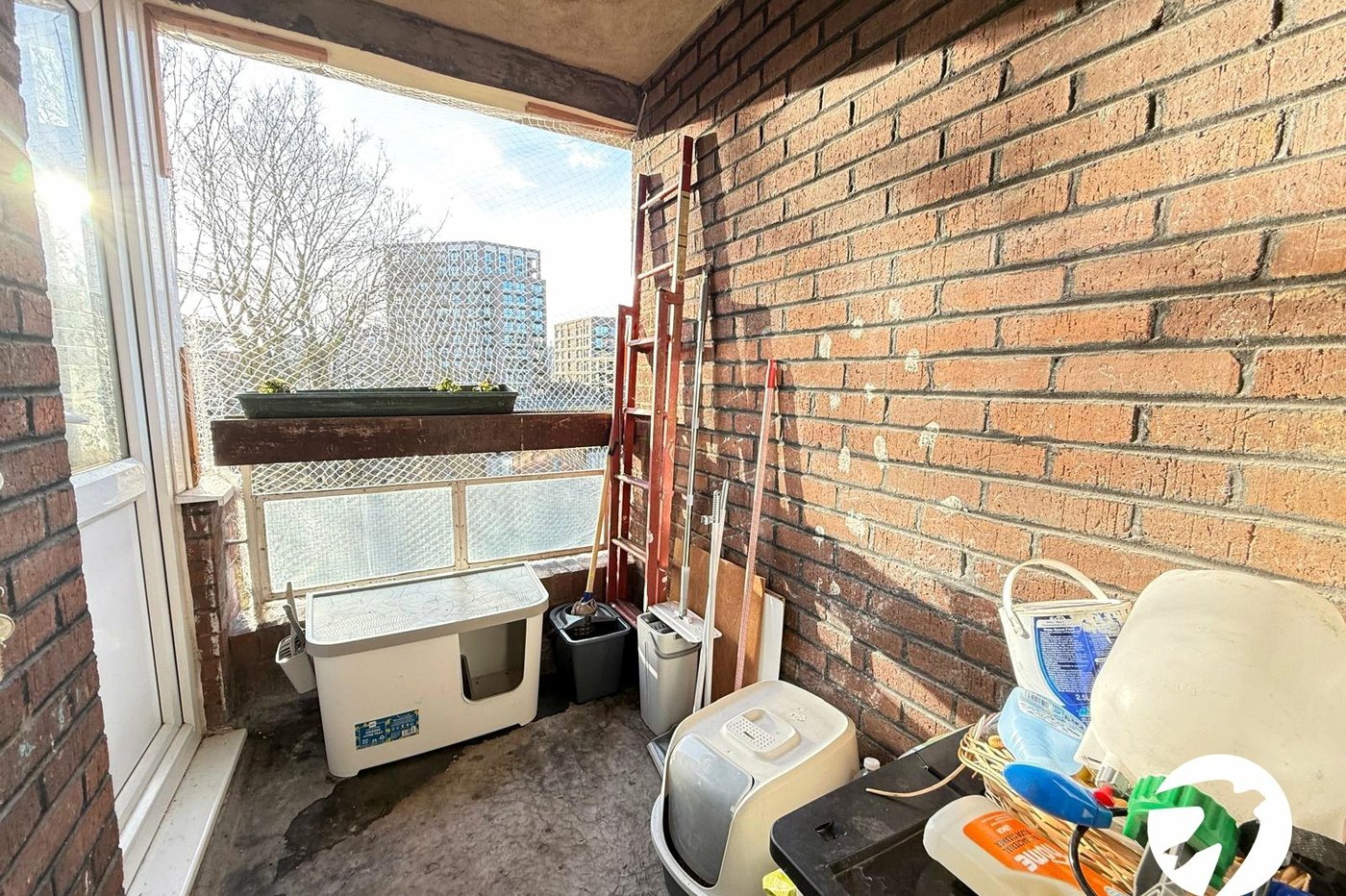 3 bedroom property for sale in London | Robinson Jackson