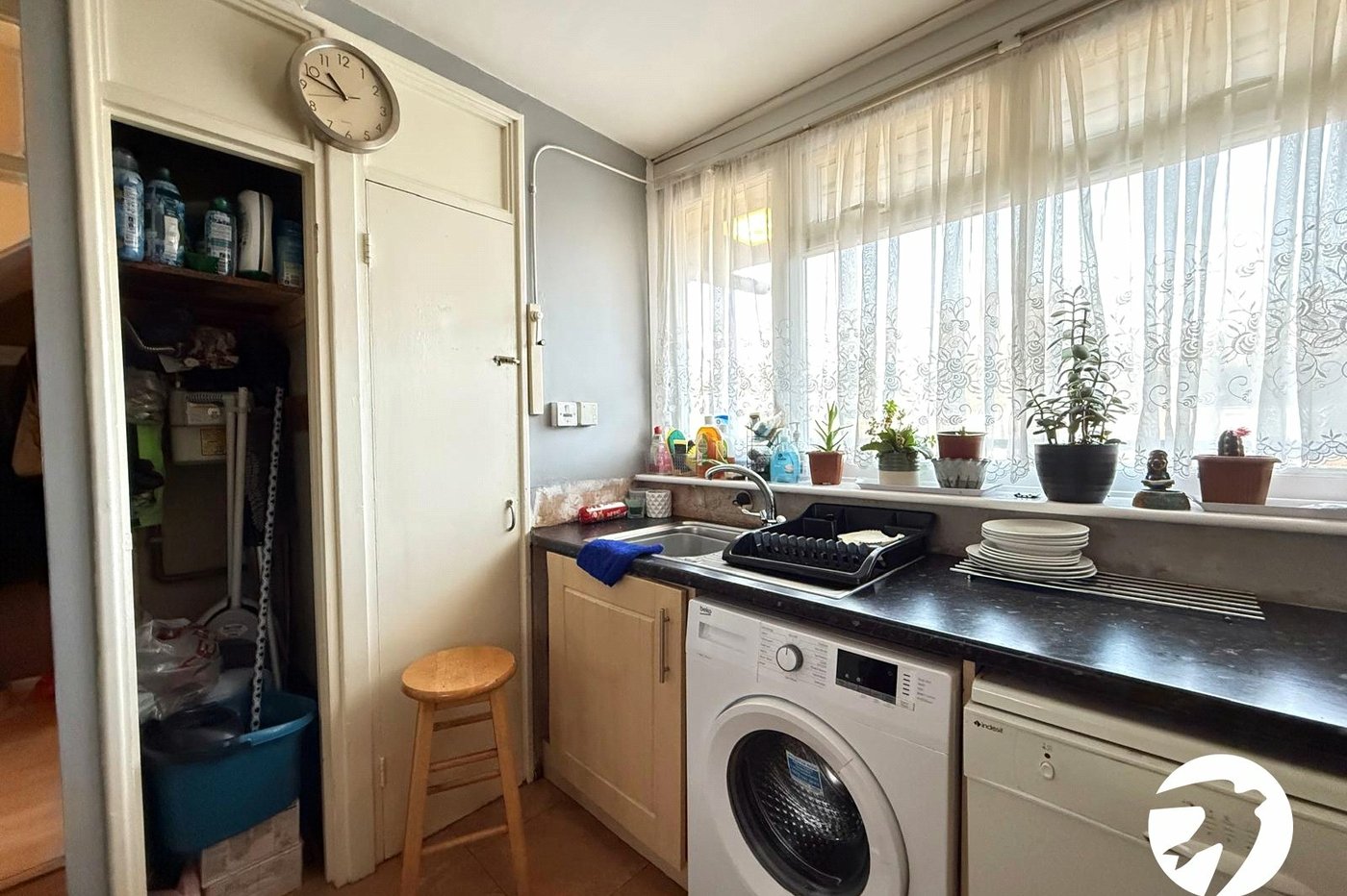 3 bedroom property for sale in London | Robinson Jackson