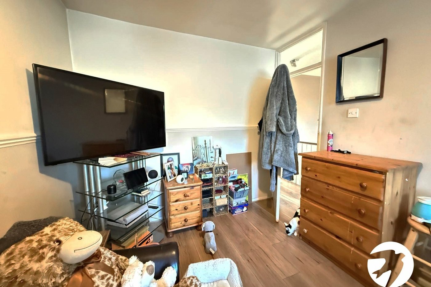 3 bedroom property for sale in London | Robinson Jackson