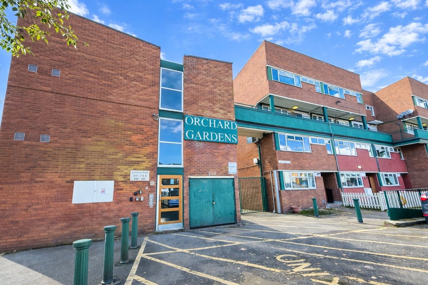 3 bedroom property for sale in London | Robinson Jackson