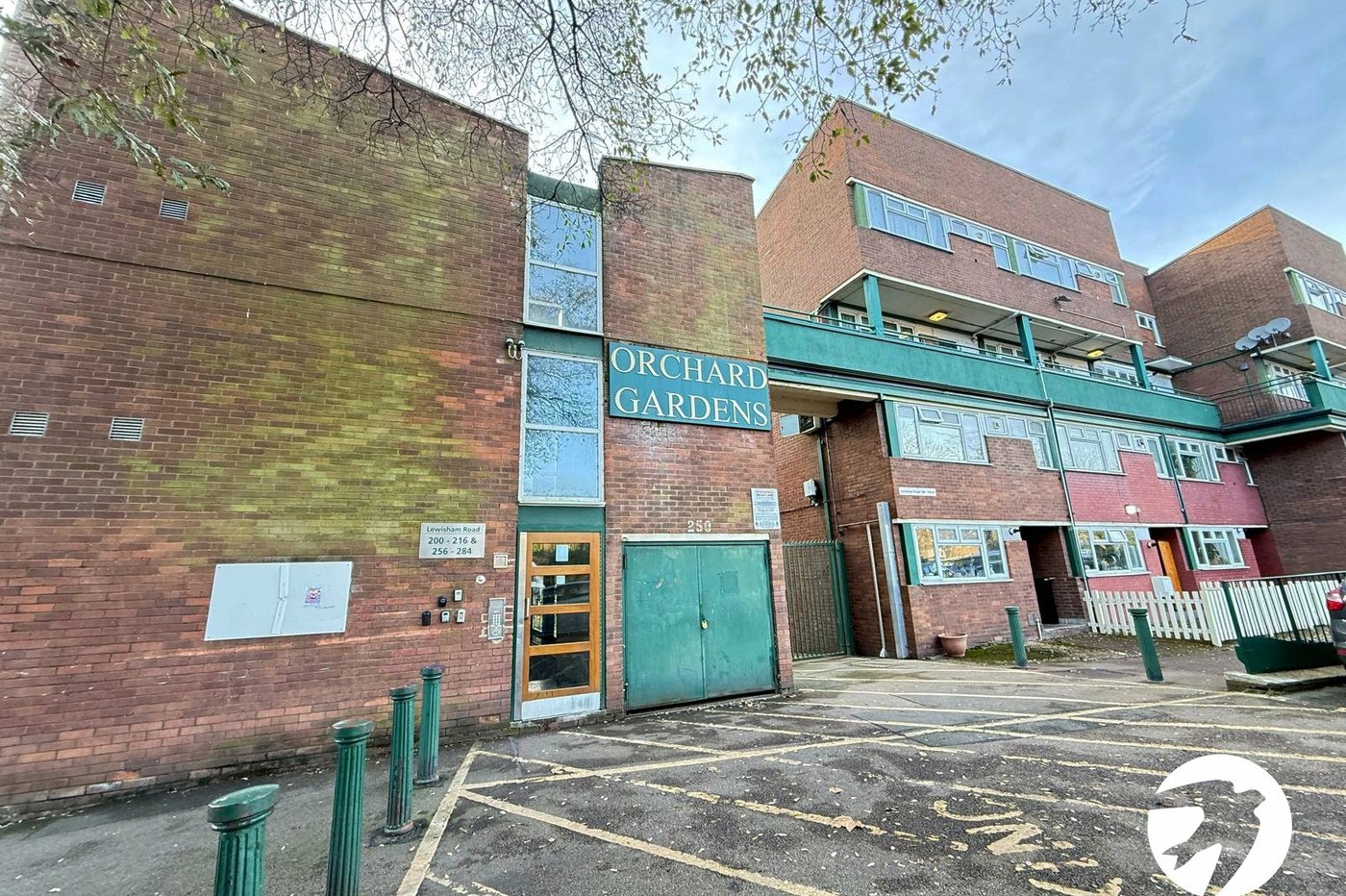 3 bedroom property for sale in London | Robinson Jackson