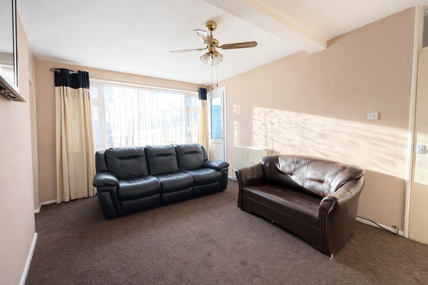 3 bedroom property for sale in London | Robinson Jackson