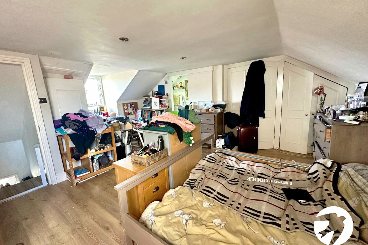 2 bedroom property for sale in London | Robinson Jackson