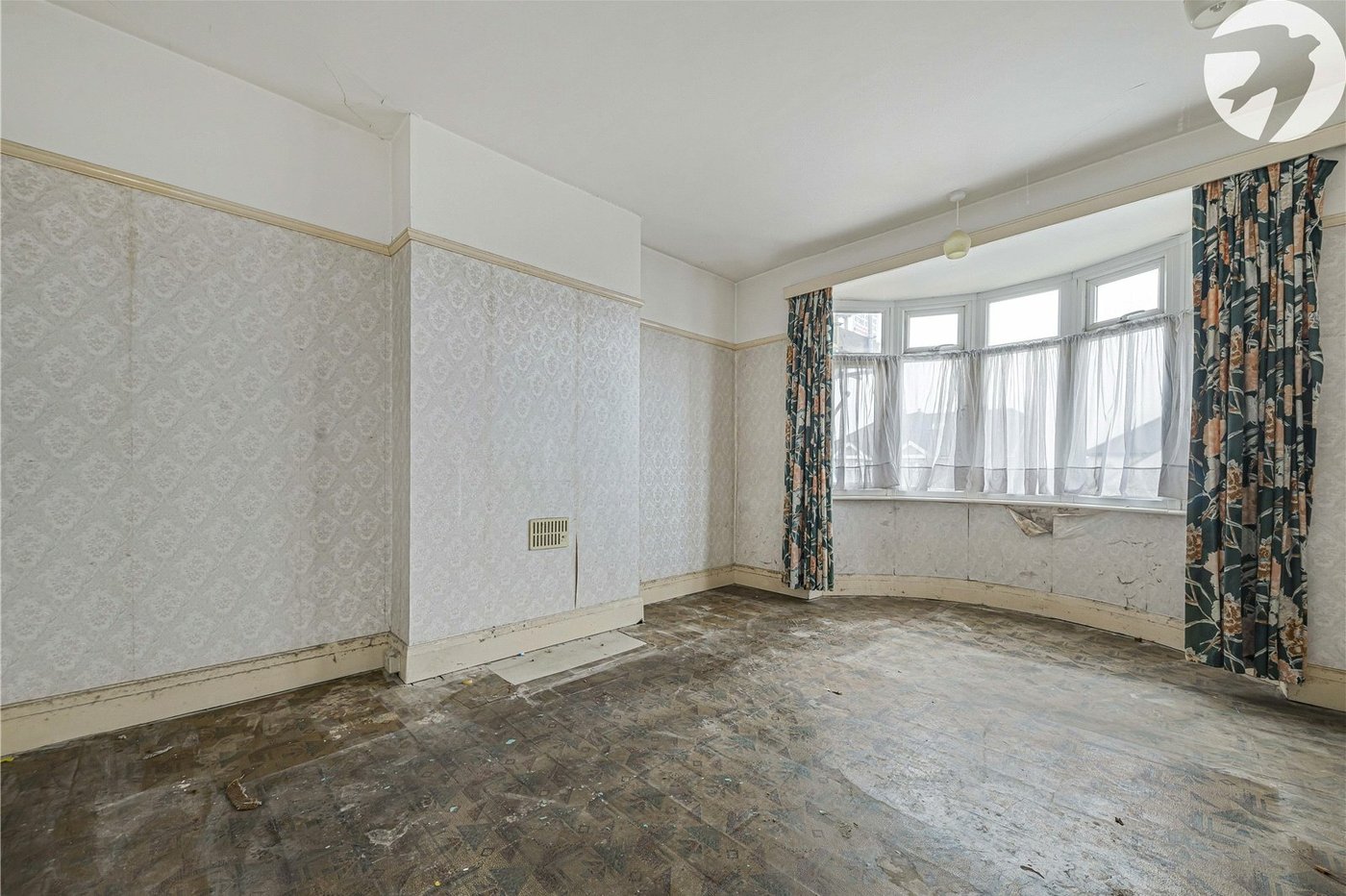 3 bedroom house for sale in London | Robinson Jackson