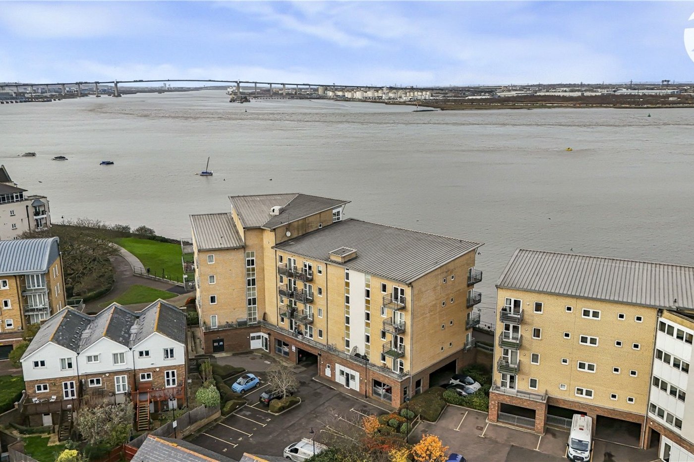 2 bedroom property for sale in Greenhithe | Robinson Jackson