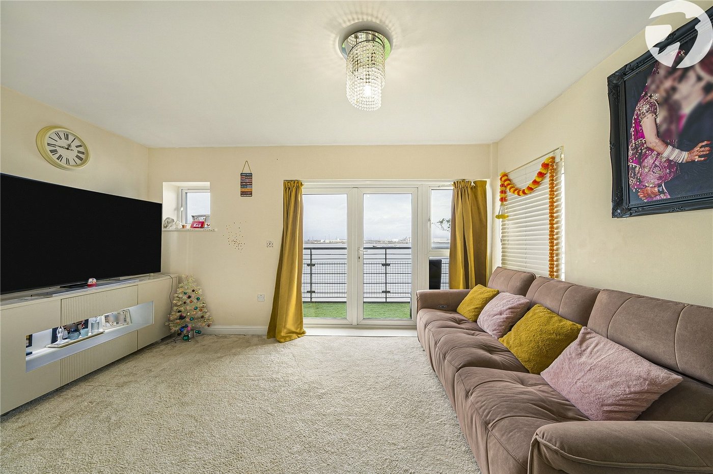 2 bedroom property for sale in Greenhithe | Robinson Jackson