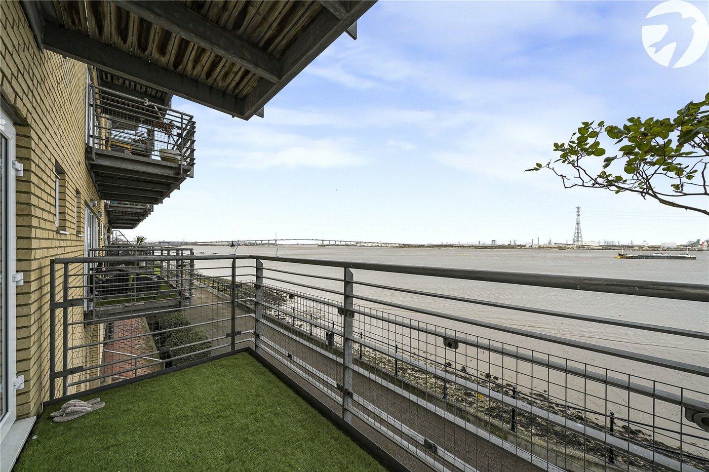 2 bedroom property for sale in Greenhithe | Robinson Jackson