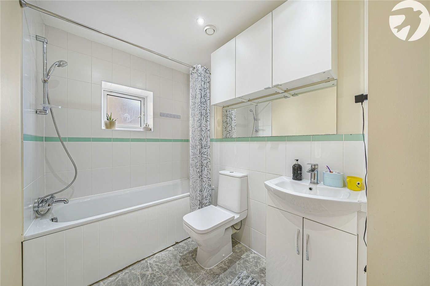 2 bedroom property for sale in Greenhithe | Robinson Jackson