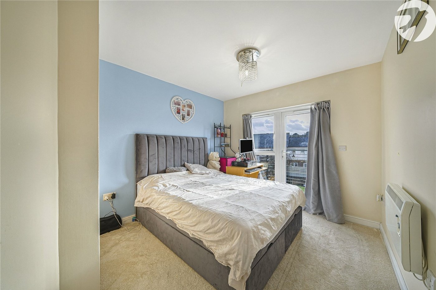 2 bedroom property for sale in Greenhithe | Robinson Jackson