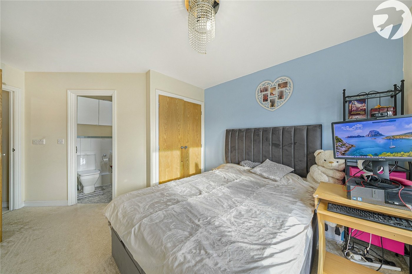 2 bedroom property for sale in Greenhithe | Robinson Jackson