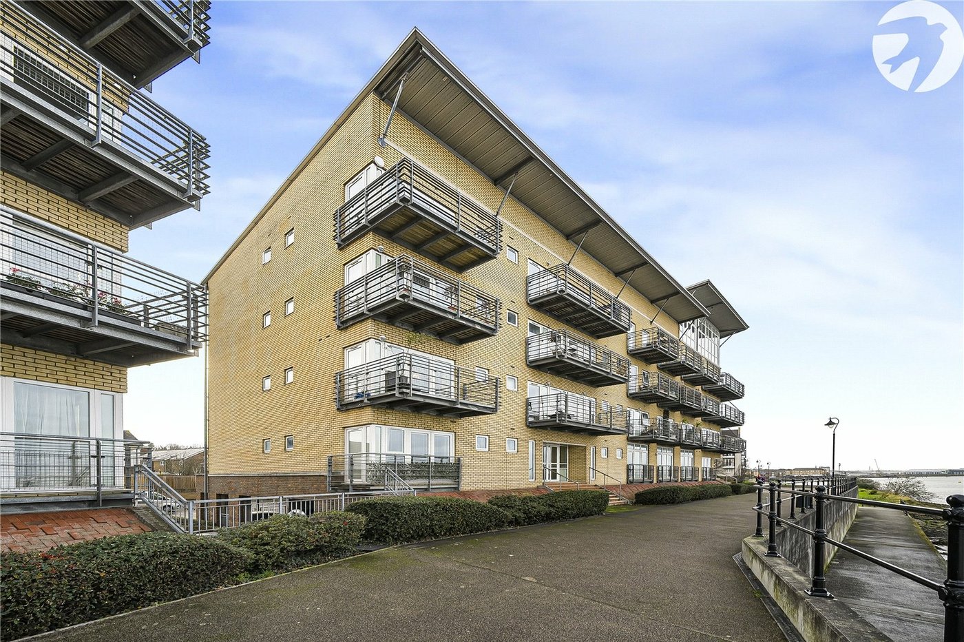 2 bedroom property for sale in Greenhithe | Robinson Jackson
