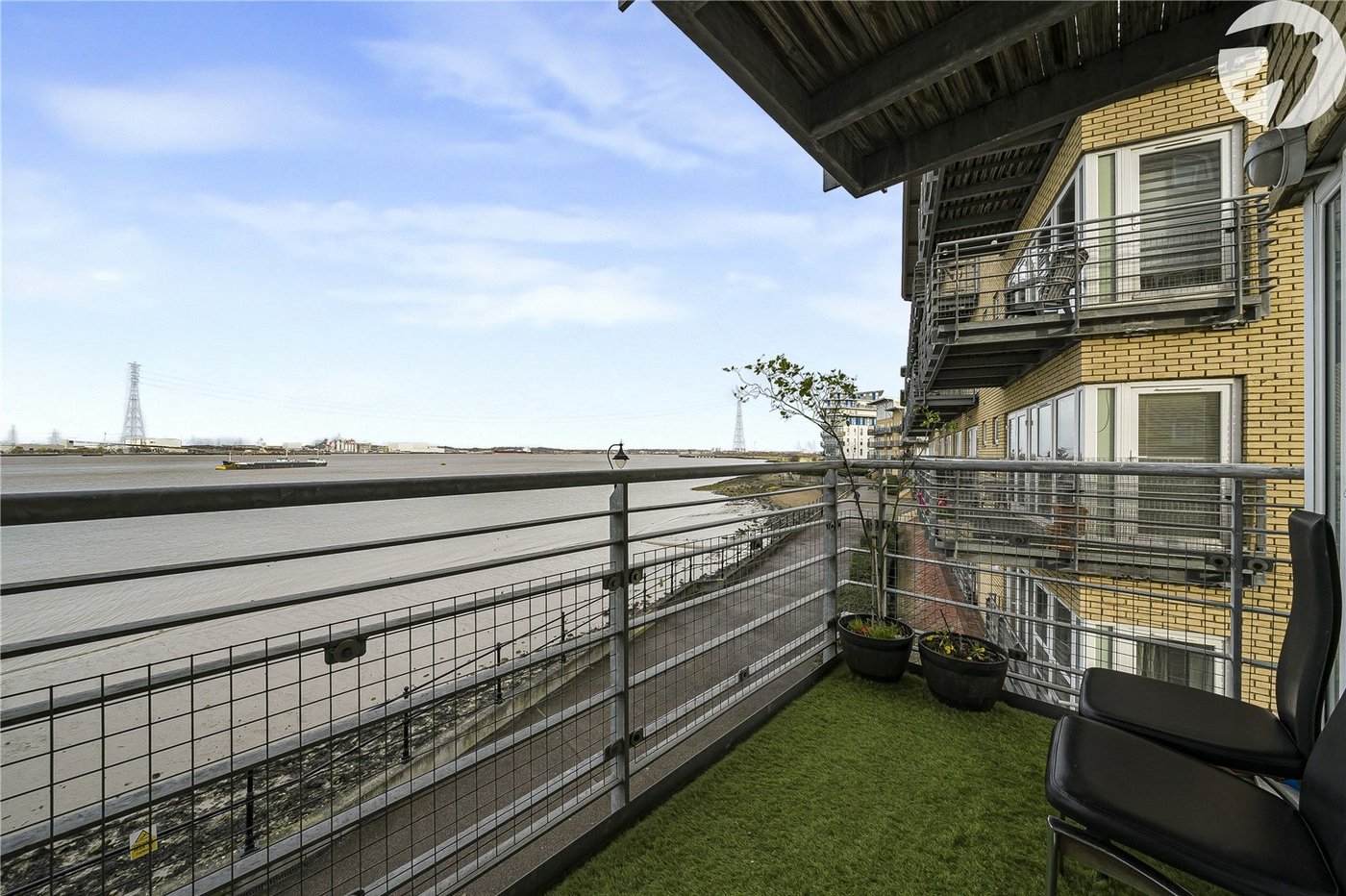 2 bedroom property for sale in Greenhithe | Robinson Jackson