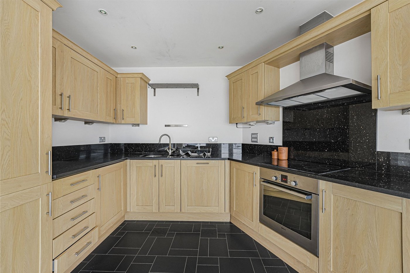 2 bedroom property for sale in Greenhithe | Robinson Jackson