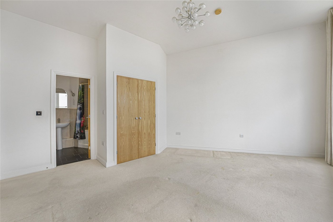 2 bedroom property for sale in Greenhithe | Robinson Jackson