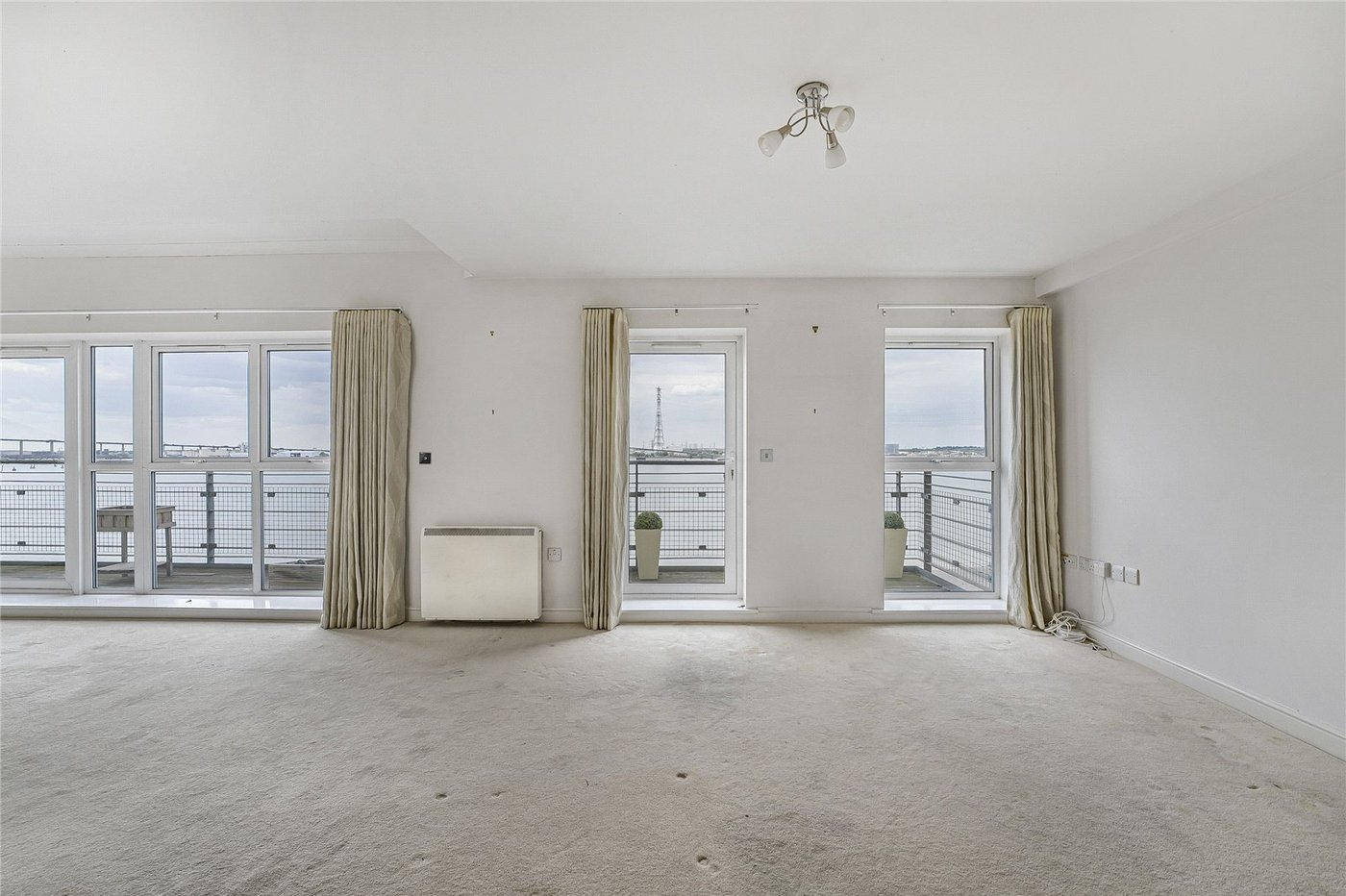 2 bedroom property for sale in Greenhithe | Robinson Jackson