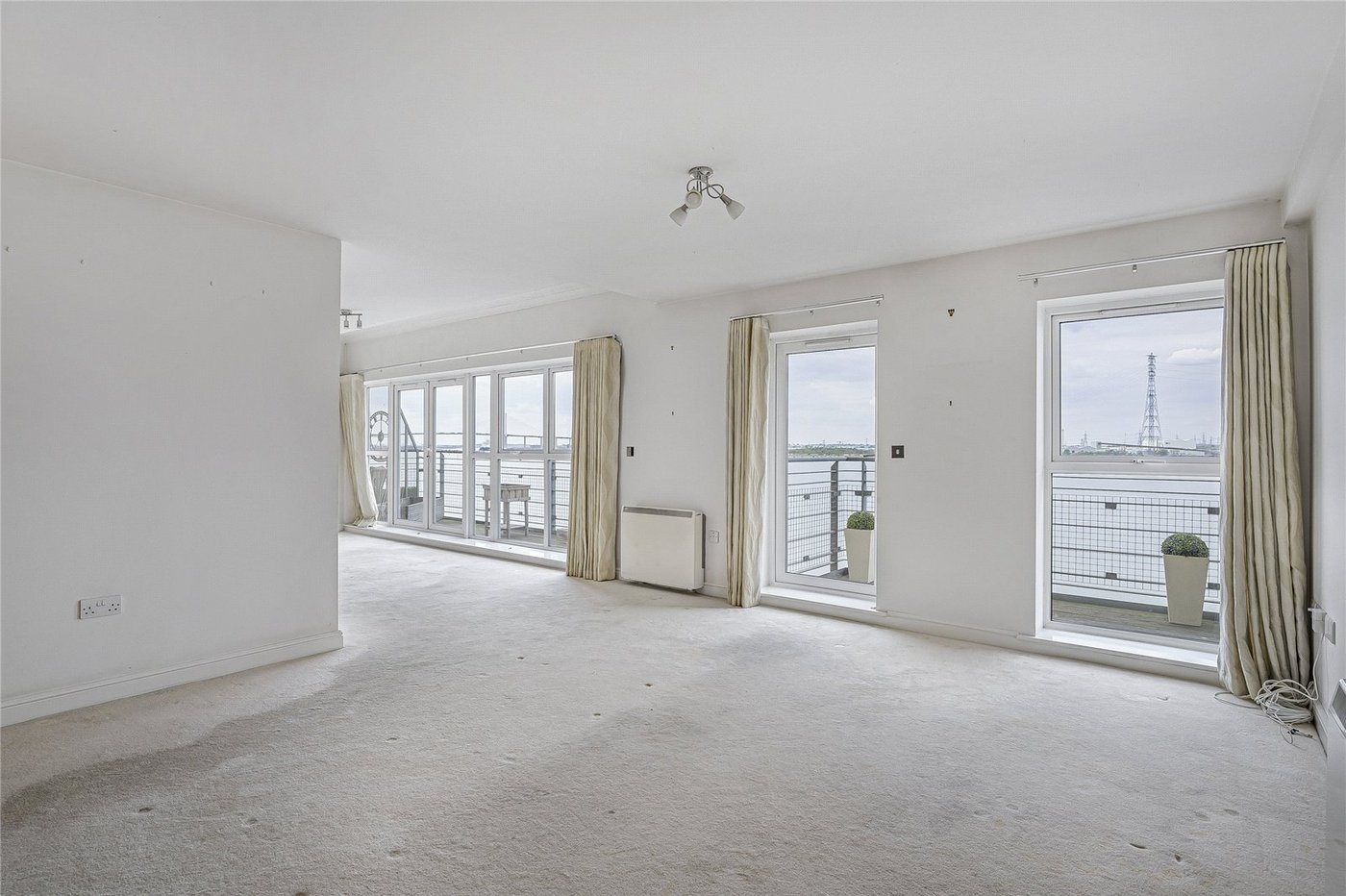 2 bedroom property for sale in Greenhithe | Robinson Jackson