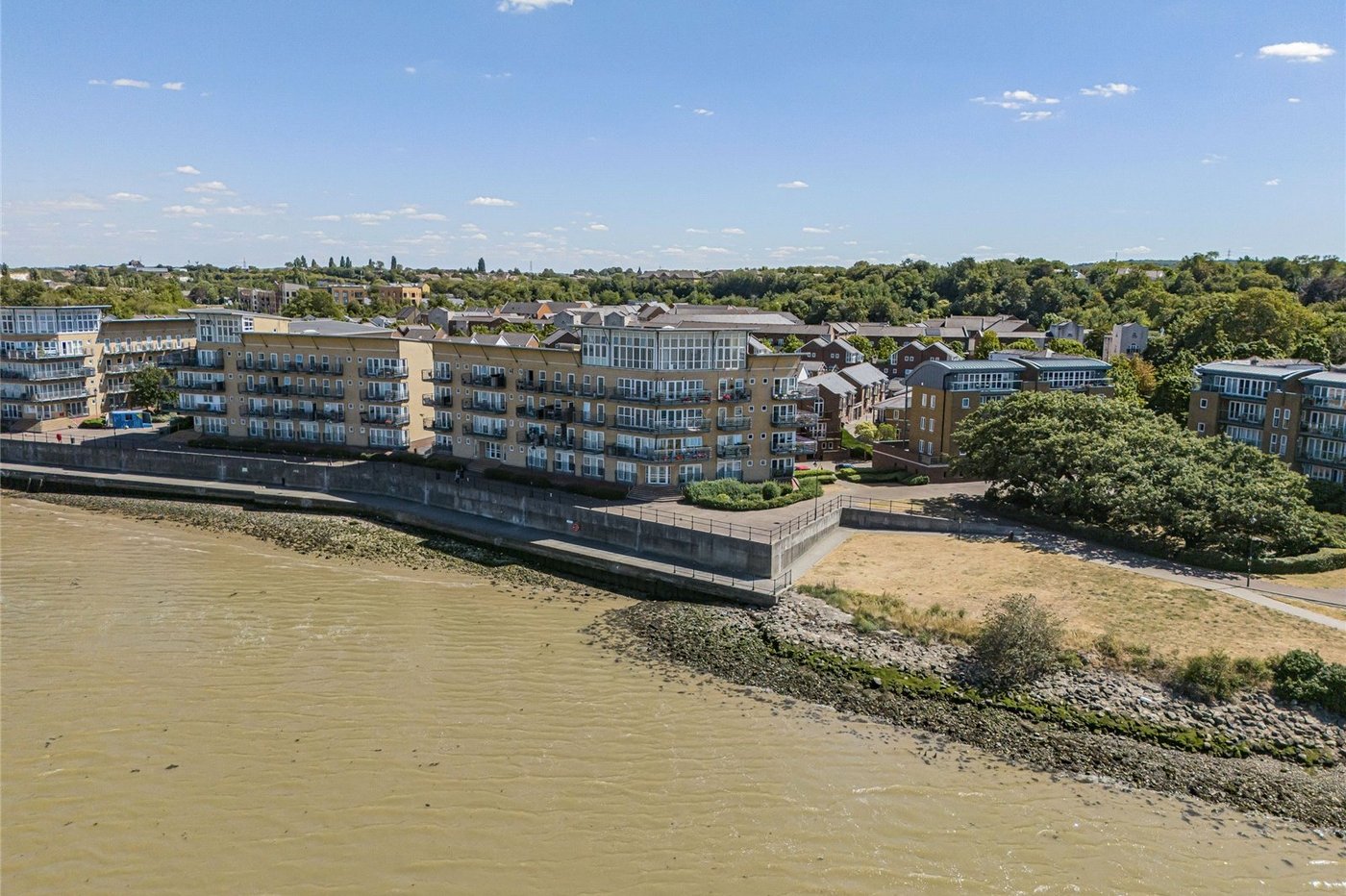 2 bedroom property for sale in Greenhithe | Robinson Jackson