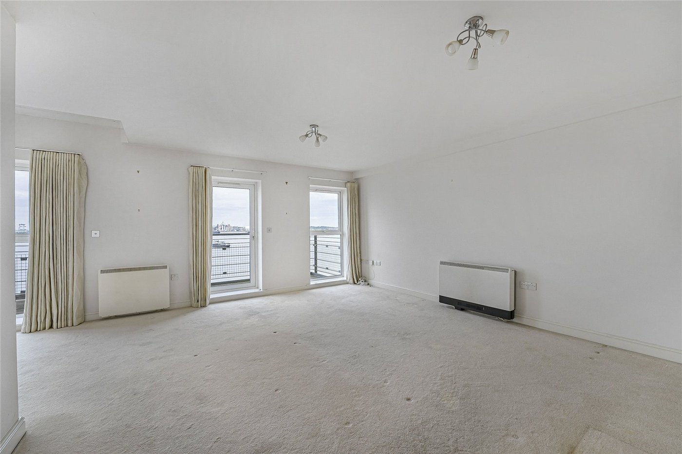 2 bedroom property for sale in Greenhithe | Robinson Jackson