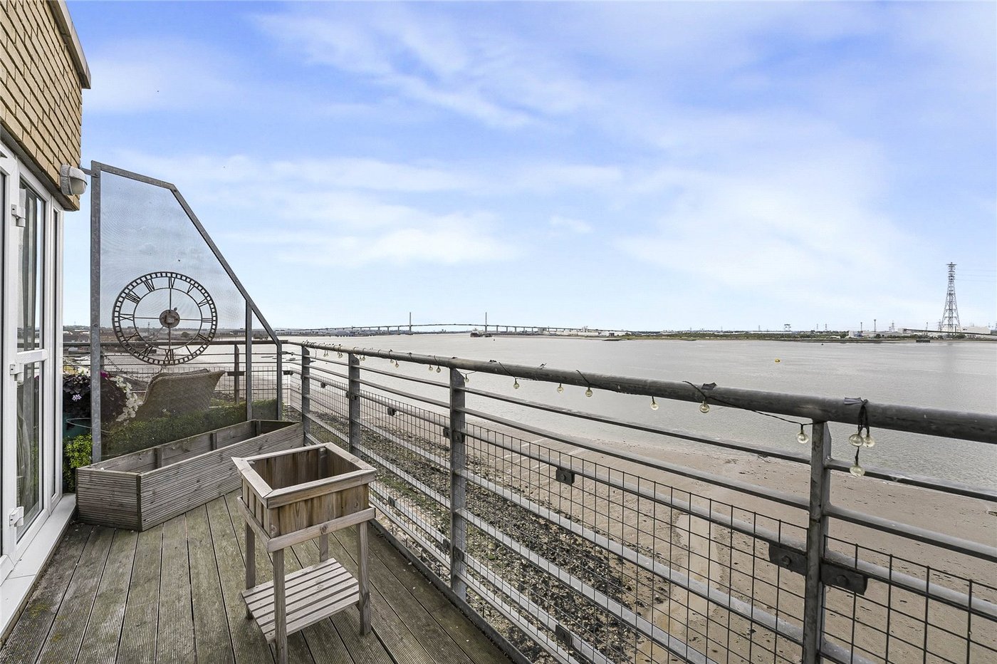 2 bedroom property for sale in Greenhithe | Robinson Jackson
