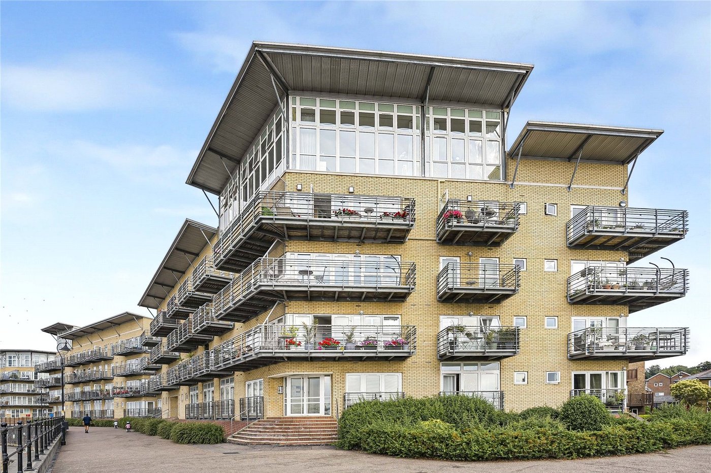 2 bedroom property for sale in Greenhithe | Robinson Jackson