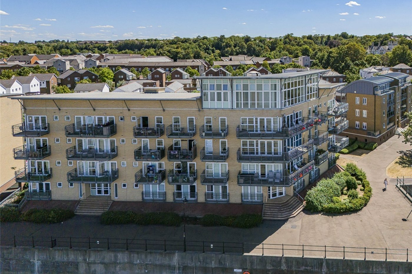 2 bedroom property for sale in Greenhithe | Robinson Jackson