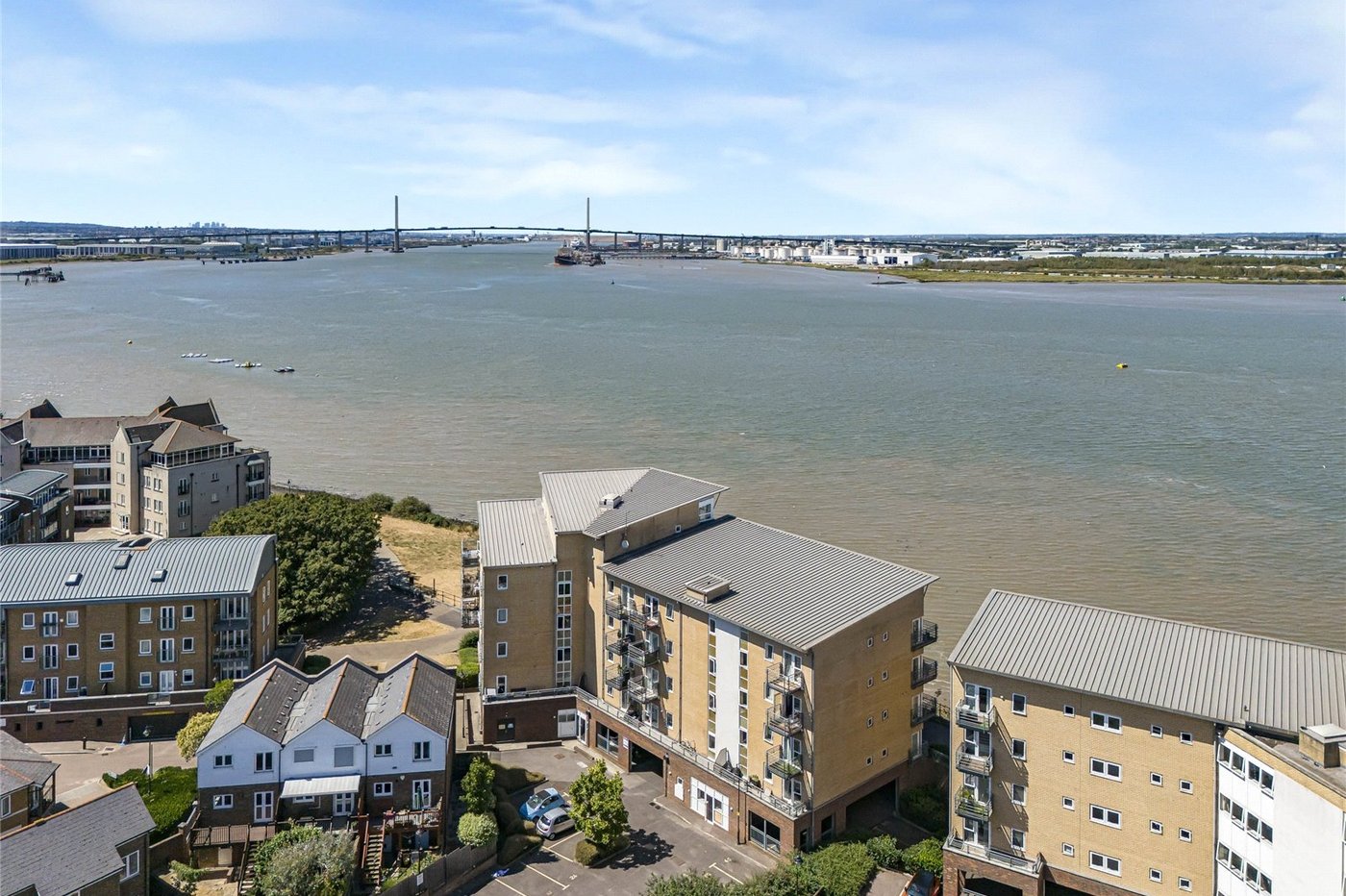 2 bedroom property for sale in Greenhithe | Robinson Jackson