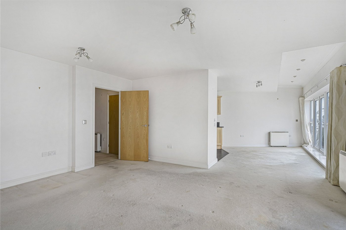 2 bedroom property for sale in Greenhithe | Robinson Jackson