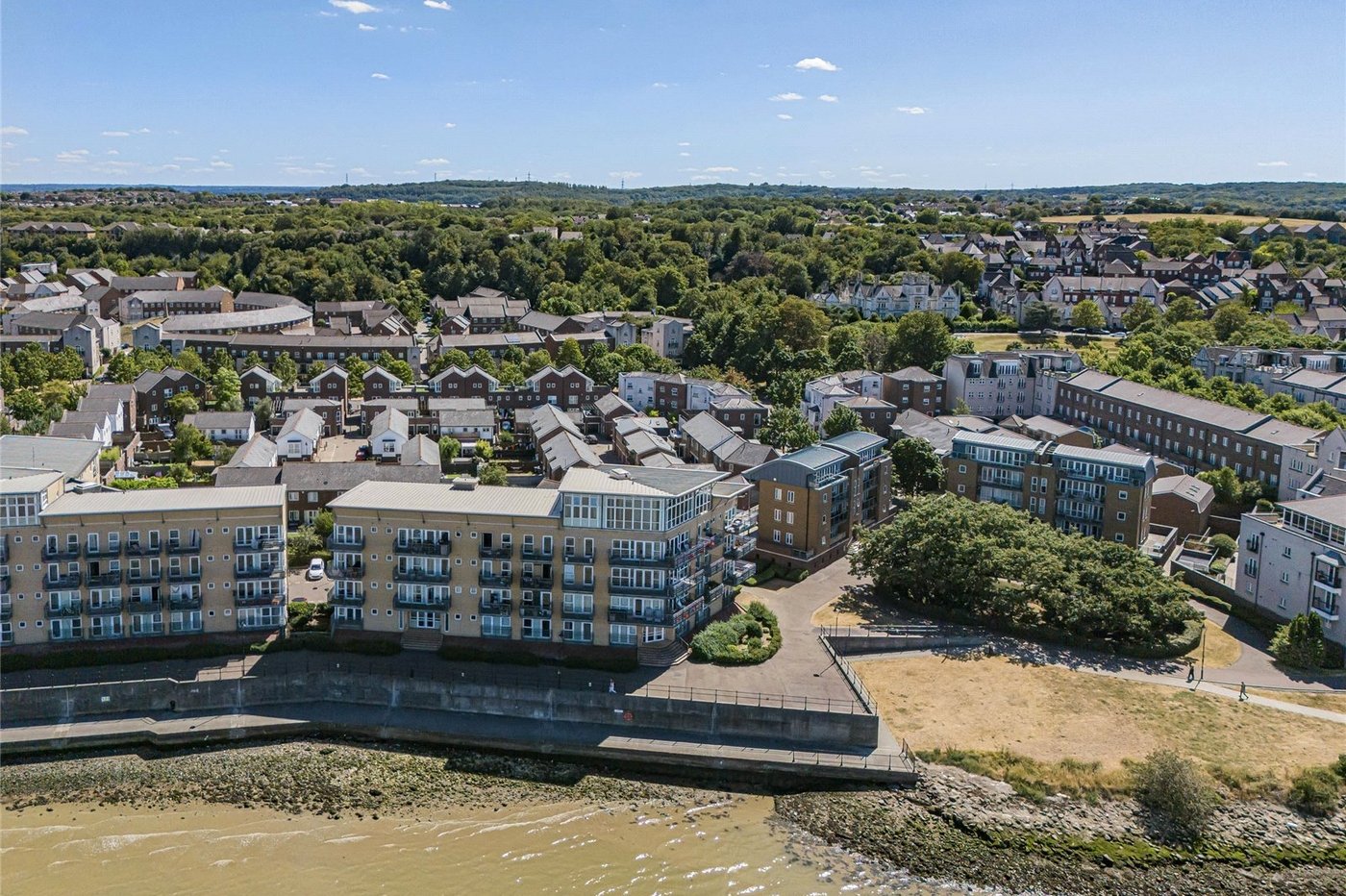 2 bedroom property for sale in Greenhithe | Robinson Jackson