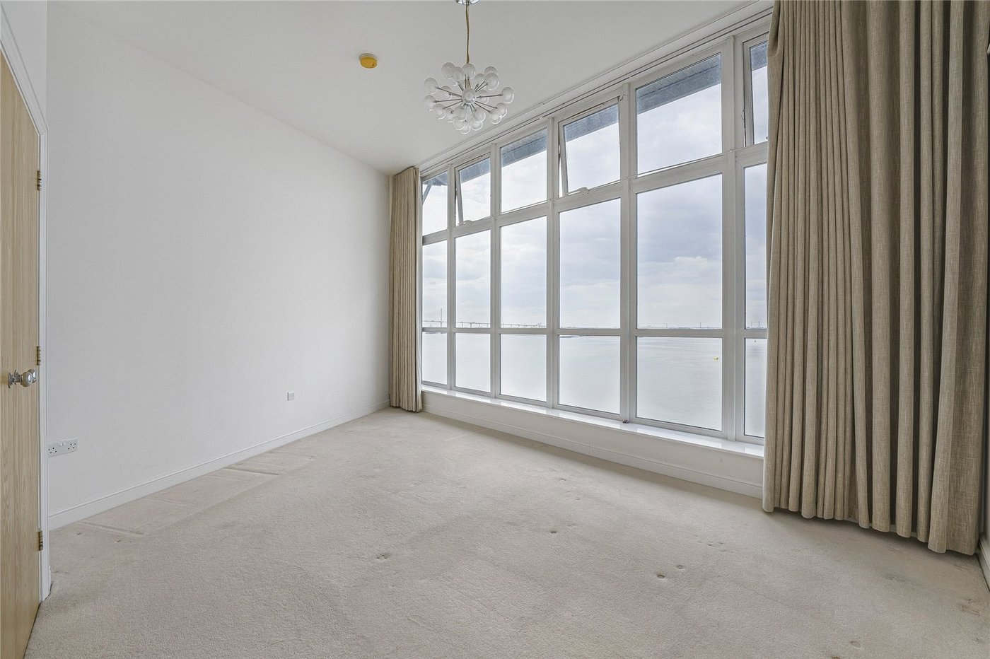 2 bedroom property for sale in Greenhithe | Robinson Jackson
