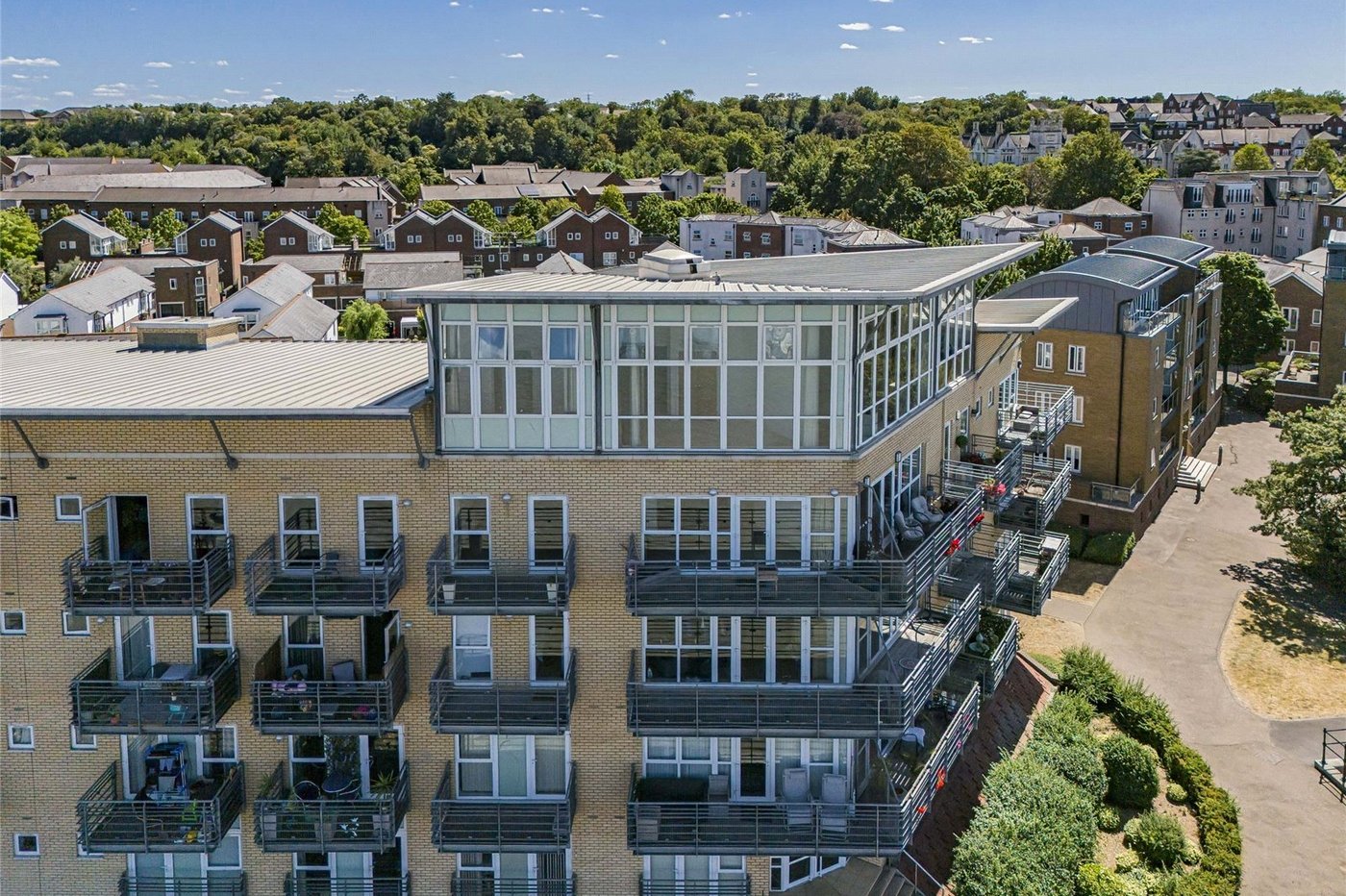 2 bedroom property for sale in Greenhithe | Robinson Jackson