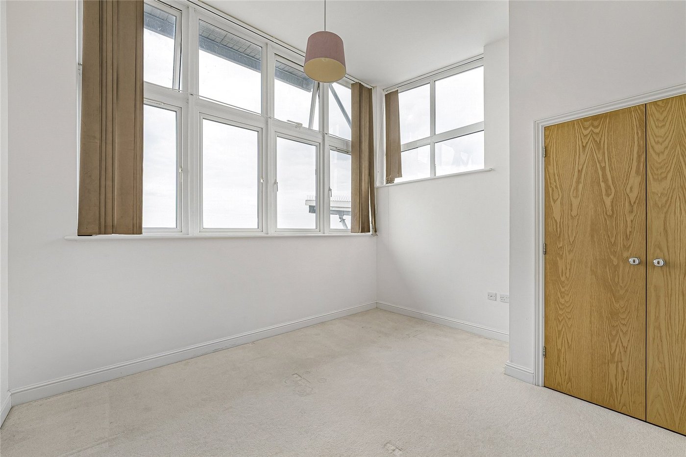2 bedroom property for sale in Greenhithe | Robinson Jackson