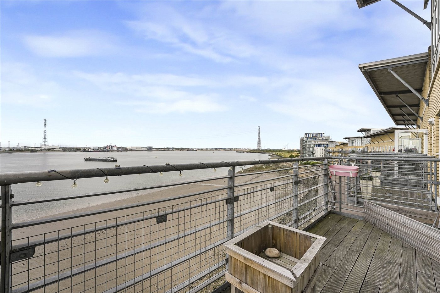 2 bedroom property for sale in Greenhithe | Robinson Jackson