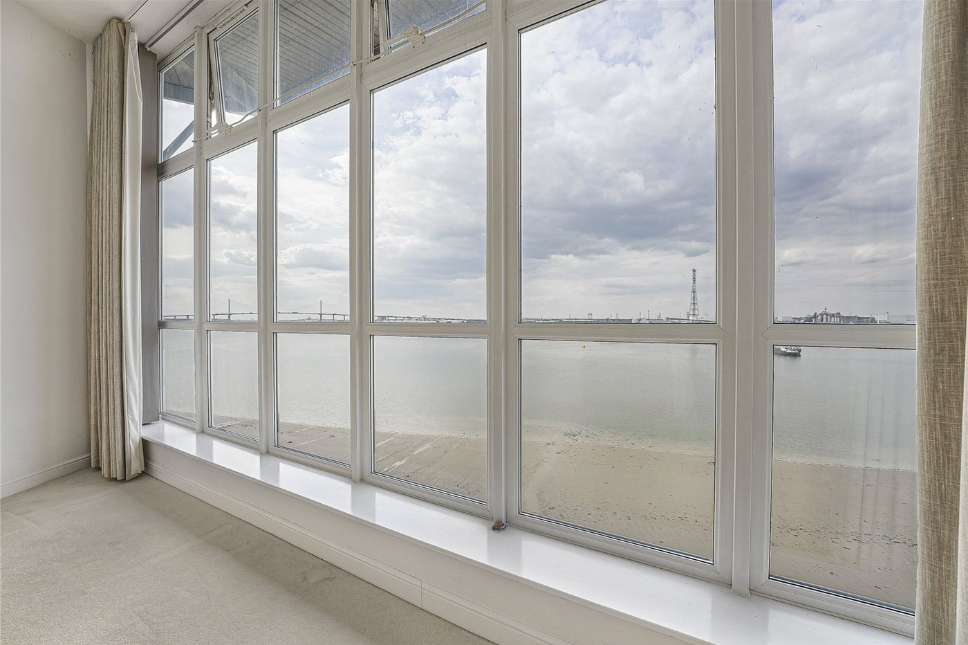 2 bedroom property for sale in Greenhithe | Robinson Jackson