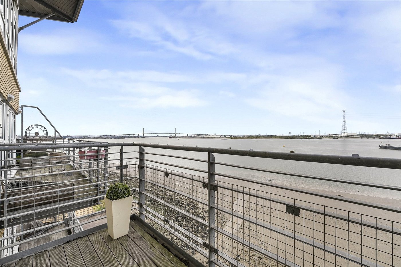 2 bedroom property for sale in Greenhithe | Robinson Jackson