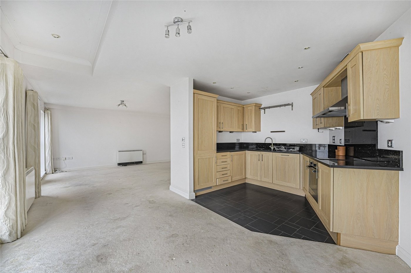 2 bedroom property for sale in Greenhithe | Robinson Jackson