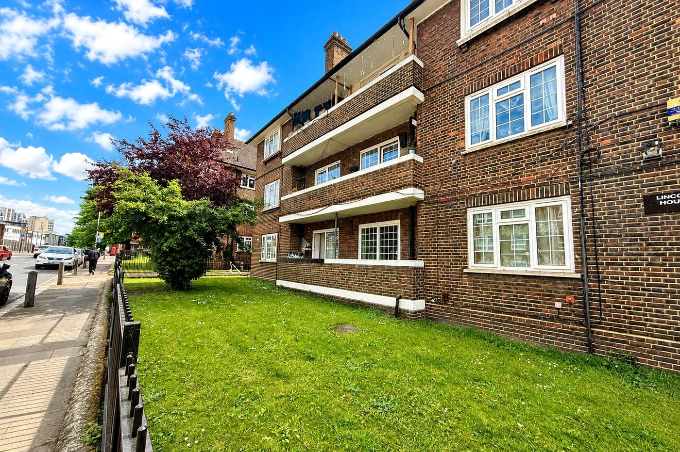 2 bedroom property for sale in Woolwich | Robinson Jackson