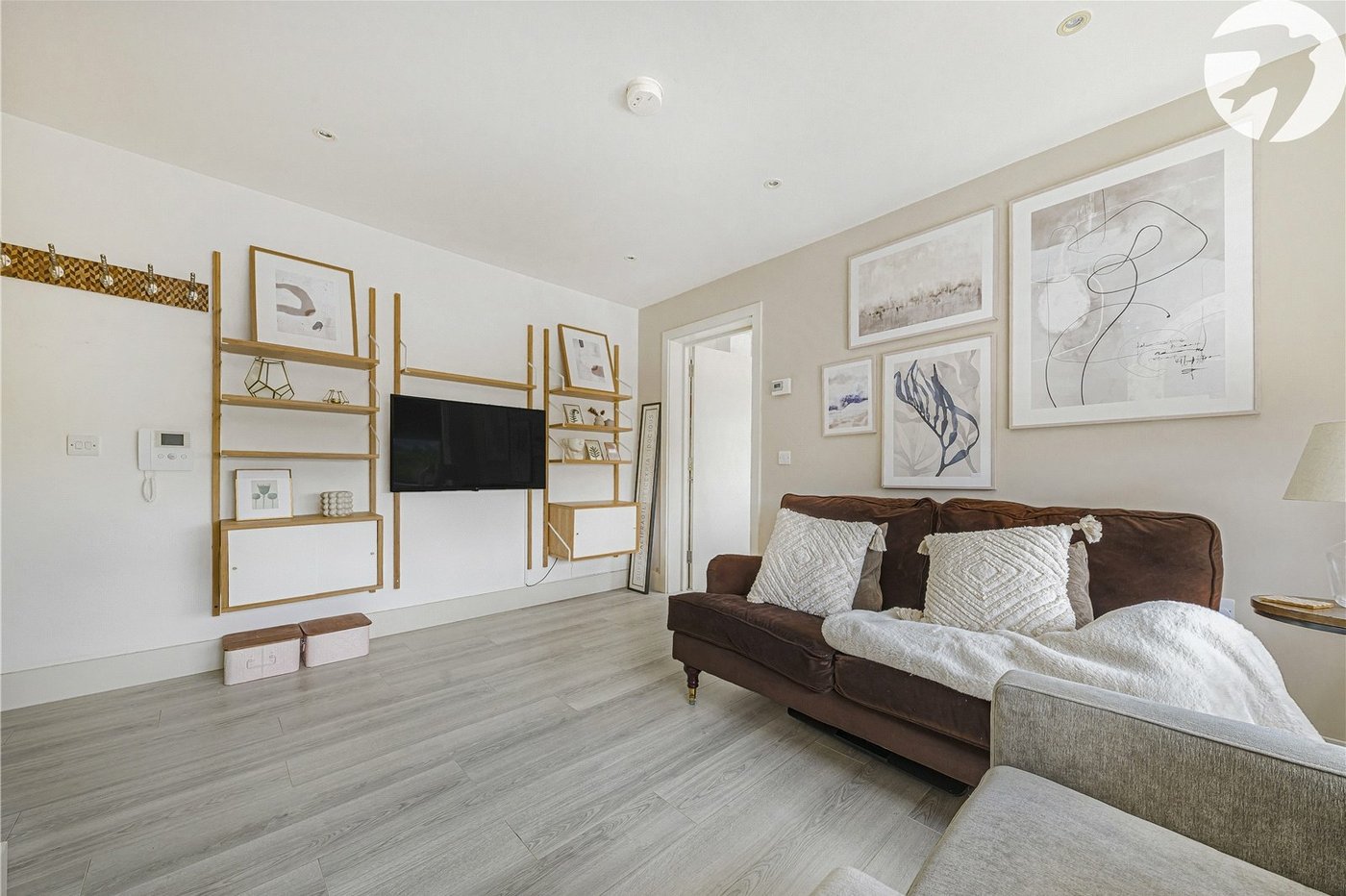 2 bedroom property for sale in London | Robinson Jackson