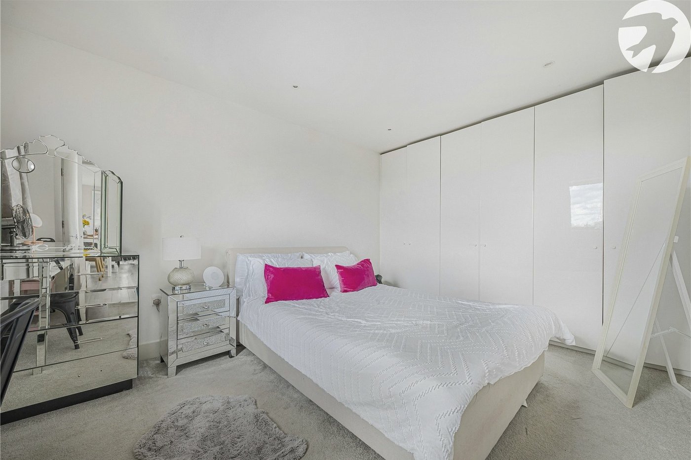 2 bedroom property for sale in London | Robinson Jackson