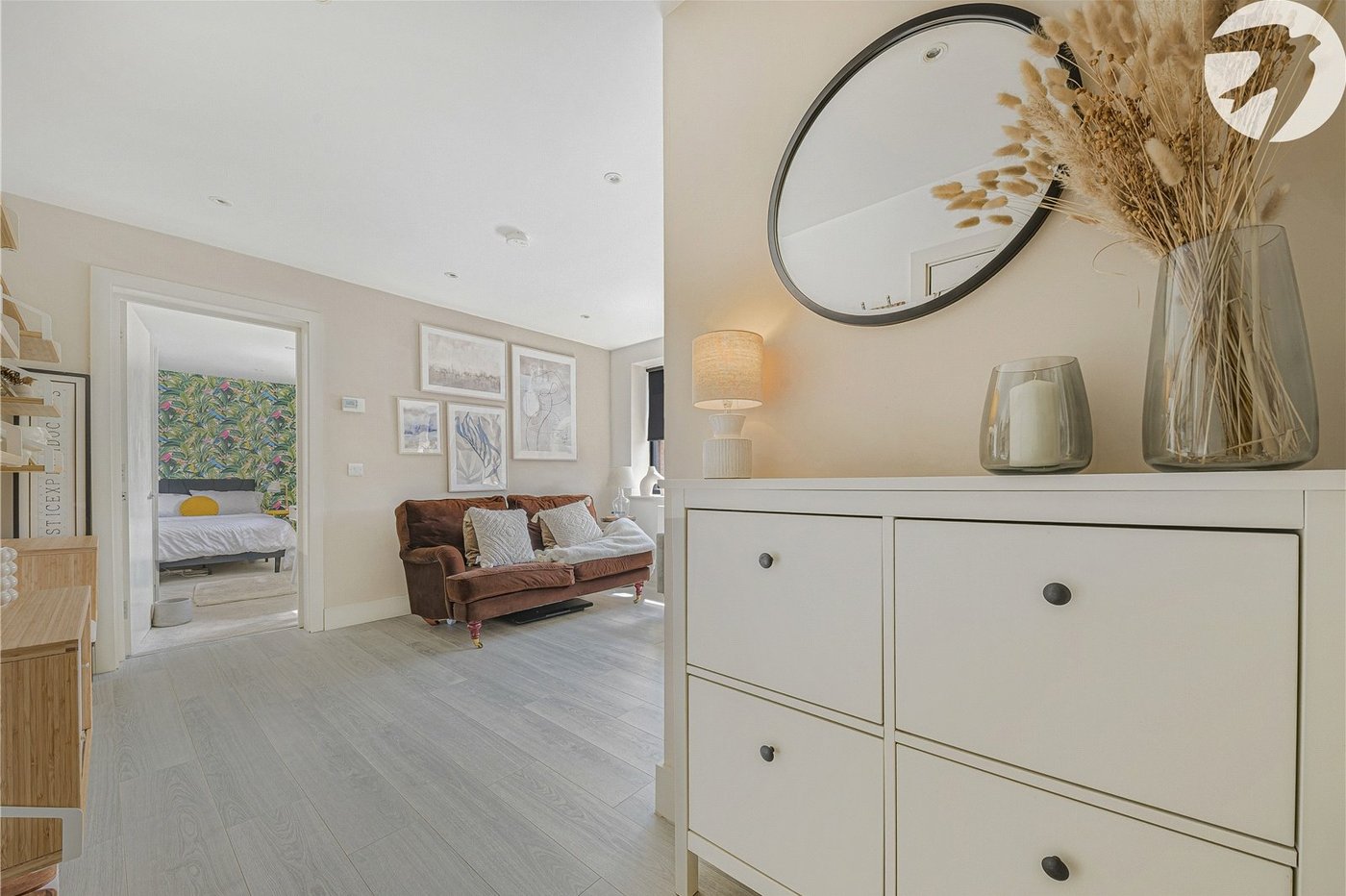 2 bedroom property for sale in London | Robinson Jackson