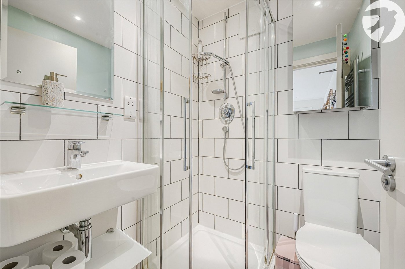 2 bedroom property for sale in London | Robinson Jackson