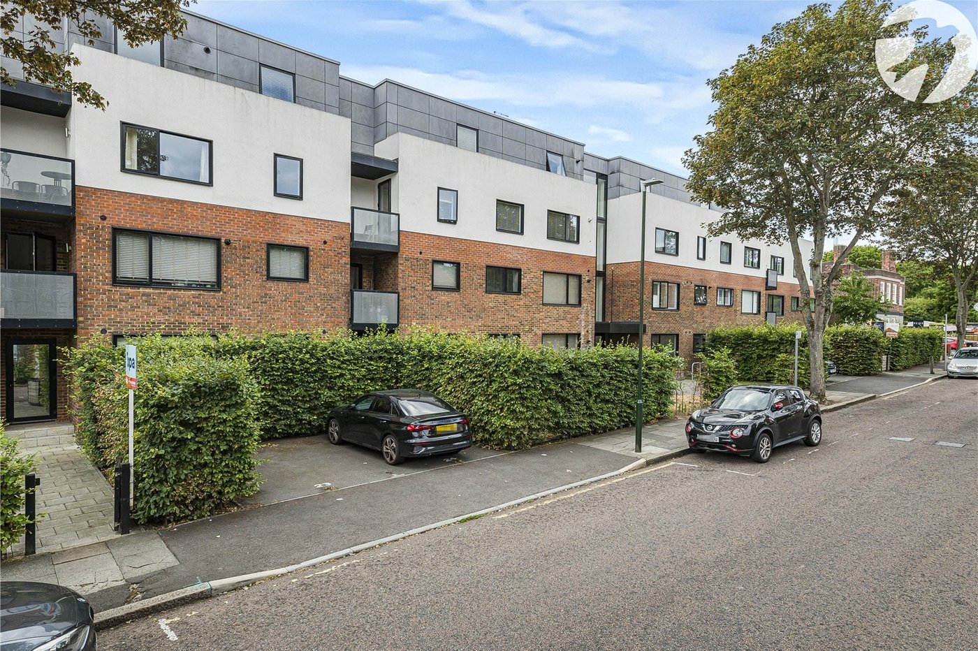 2 bedroom property for sale in London | Robinson Jackson