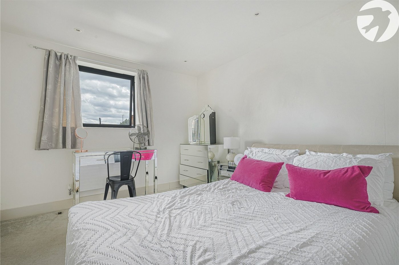 2 bedroom property for sale in London | Robinson Jackson
