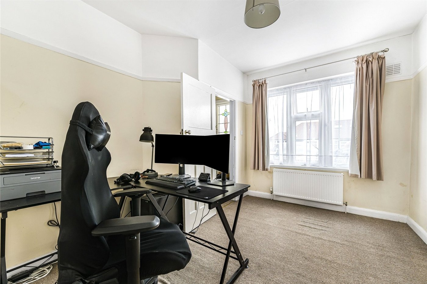 2 bedroom bungalow for sale in London | Robinson Jackson