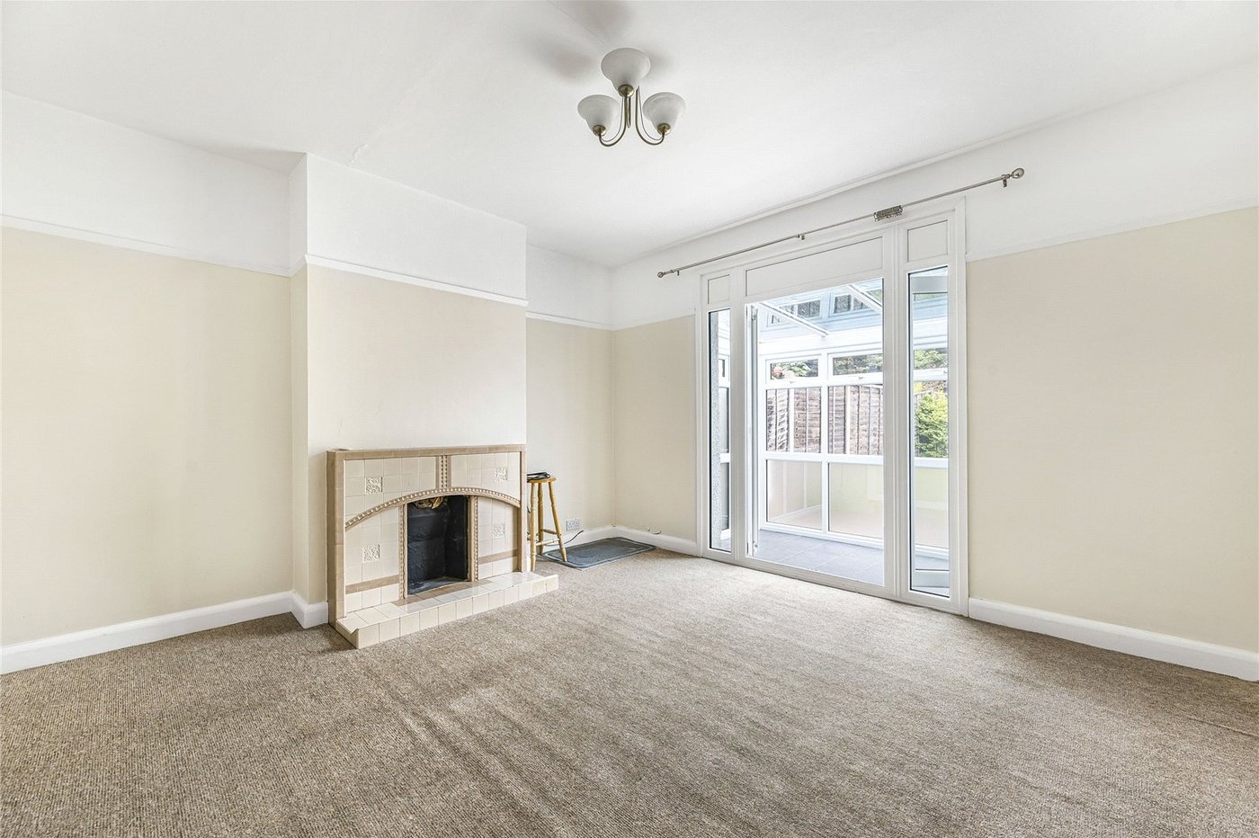 2 bedroom bungalow for sale in London | Robinson Jackson