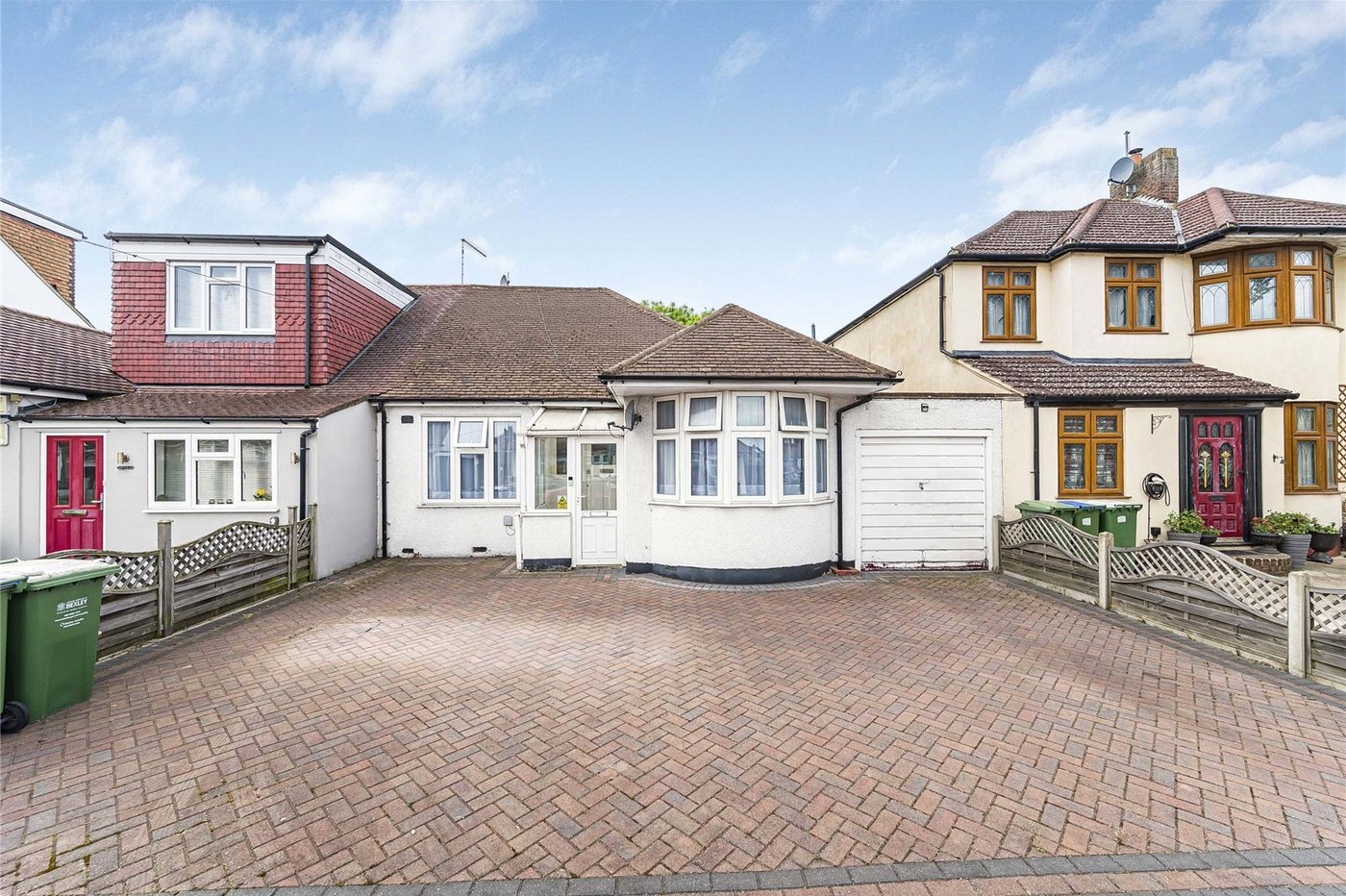 2 bedroom bungalow for sale in London | Robinson Jackson