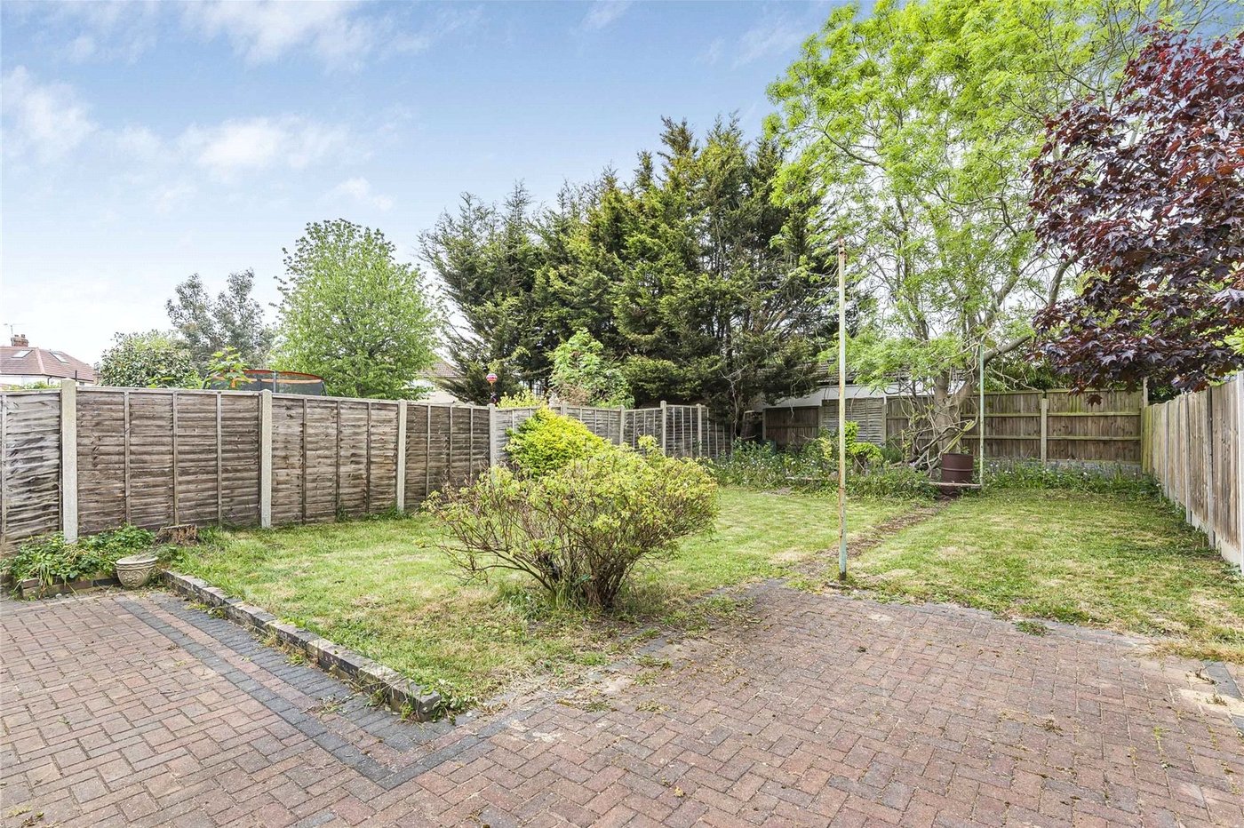 2 bedroom bungalow for sale in London | Robinson Jackson