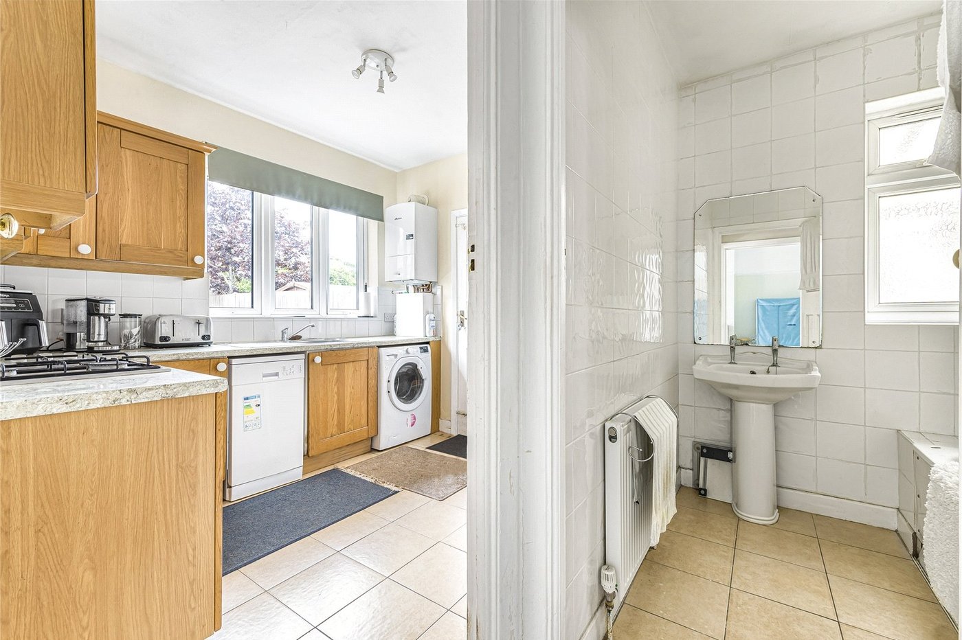 2 bedroom bungalow for sale in London | Robinson Jackson