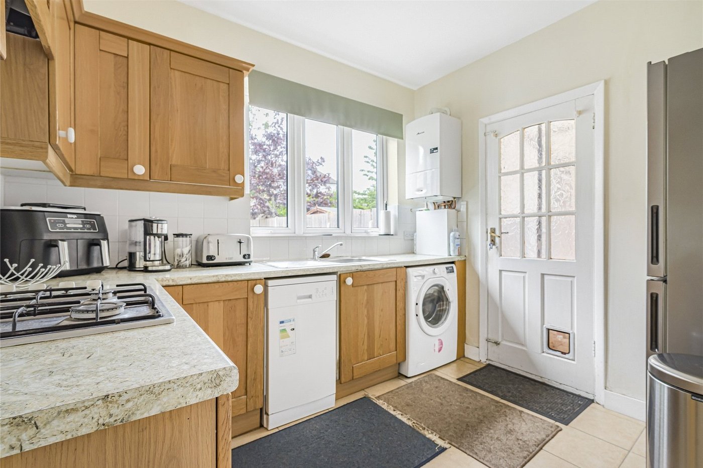 2 bedroom bungalow for sale in London | Robinson Jackson